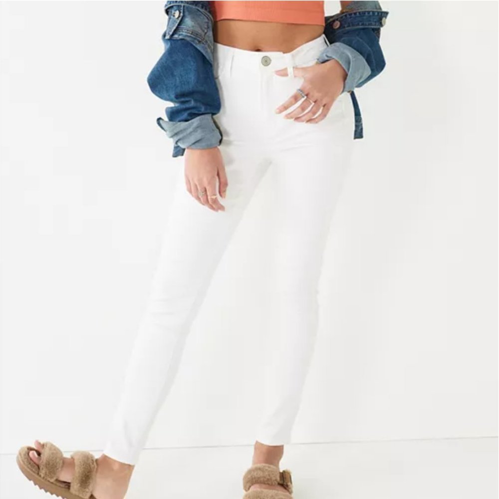 SO High-Rise White Jeggings - 3 Short / 26 Waist